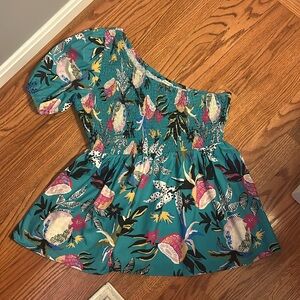 Women’s one shoulder top